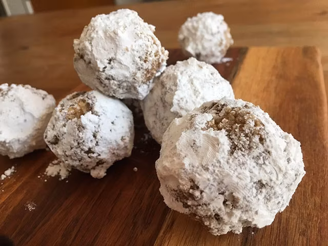 Greek Dessert: How to Make Amygdaloto