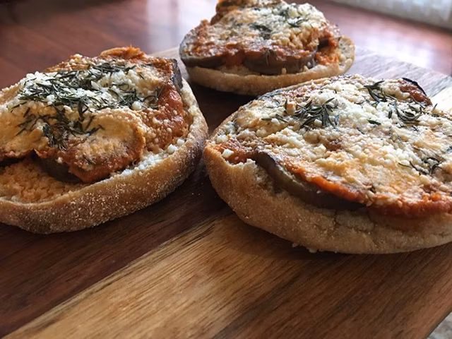 How to Make Delicious, Traditional Sardinian Pizza